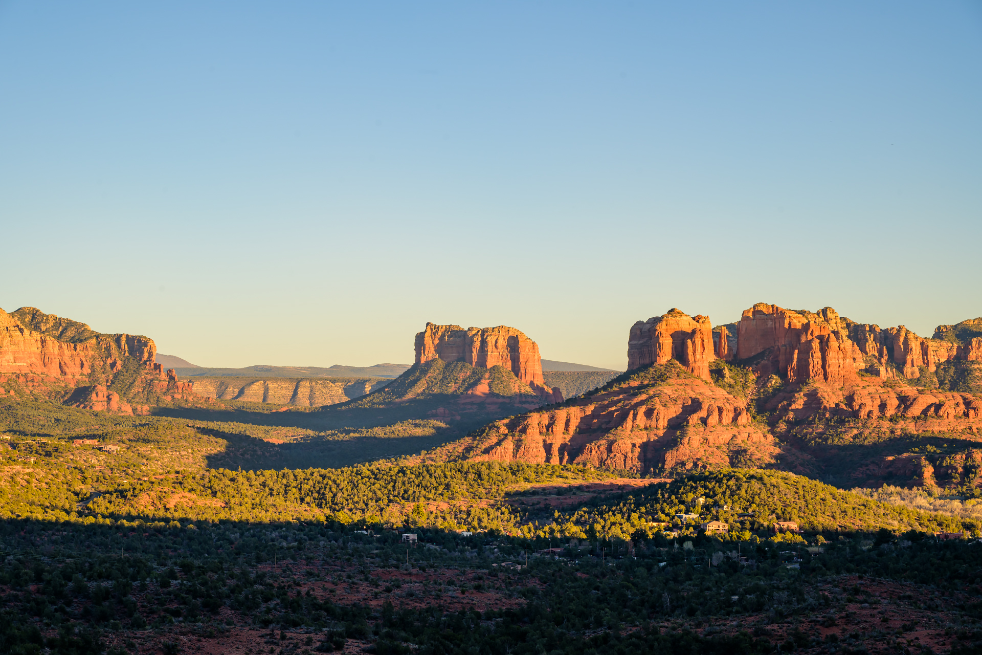 Lover’s Knoll, Sedona — Sunrise, Sunset, and Coyotes